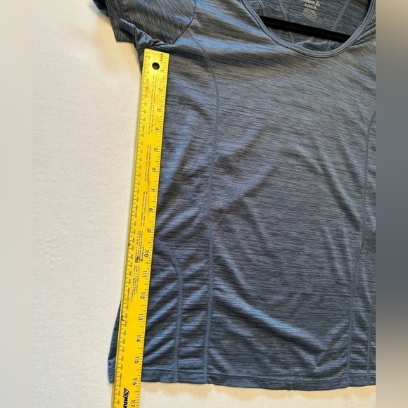 Reebok athletic work out short sleeve shirt top in light blue size Medium. A19 - Picture 8 of 10